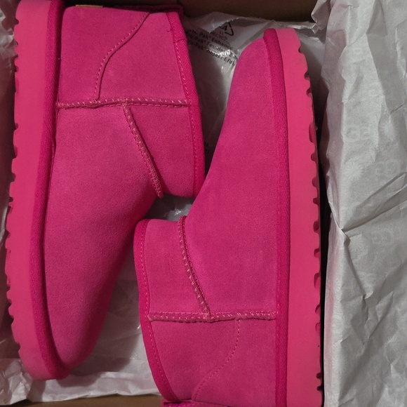 UGG Rare Color - Picture 6 of 6